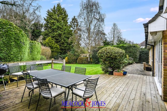 Wood Edge, 2 Worrin Road, Brentwood photo 2