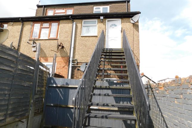 Thumbnail Maisonette to rent in Leicester Road, Luton, Beds