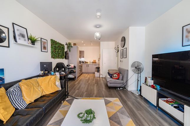 47 Cranton Avenue, Hayes photo 4