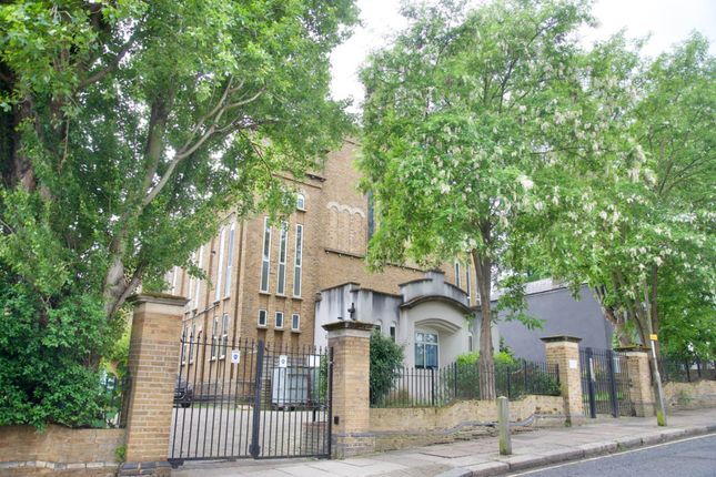 Flat to rent in St James Heights, London