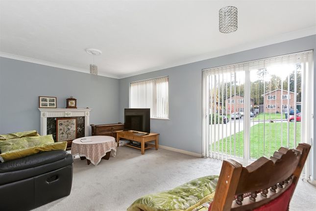 15, Ravenshead Close, South Croydon photo 2