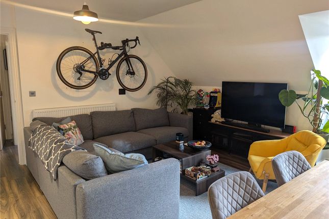 PRIVATE OR - Flat 17, Redlands Hous,, Arnett Avenue, Wokingham photo 3