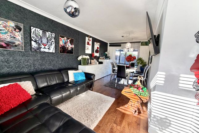 30, Trebanog Crescent, Cardiff photo 3