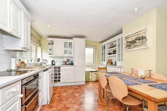 Trethowen Lodge, School Lane, Andover photo 4