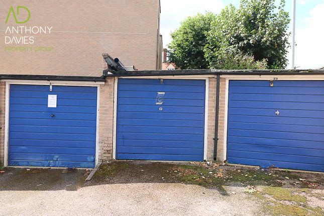 Parking/garage to rent in Glenester Close, Hoddesdon