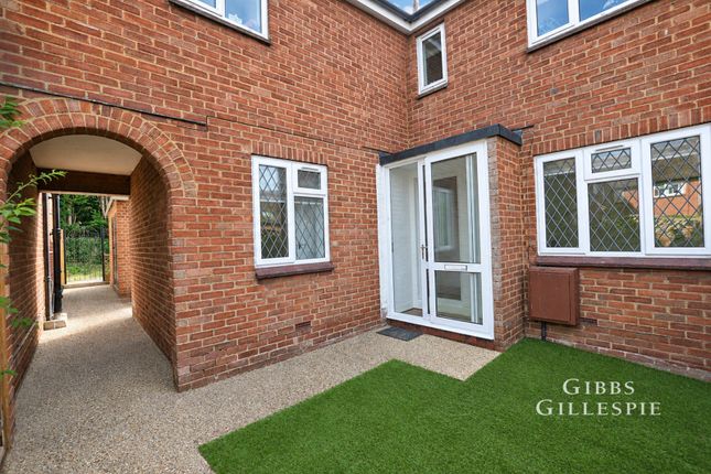 28, Hillside Close, Gerrards Cross photo 2