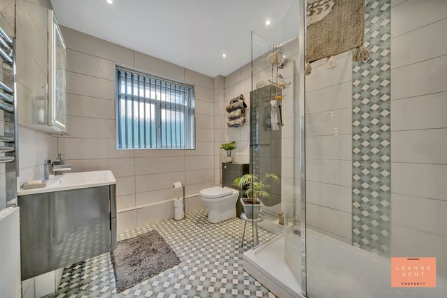 8 Greenmeadow, Caerphilly photo 4