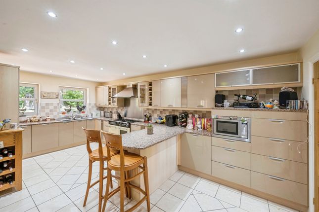 4, Racecourse Close, Mexborough photo 4