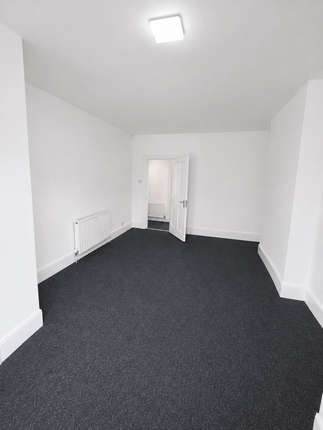 First Floor Flat 177-185 Cranbrook Road, Ilford photo 4