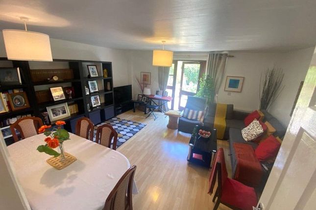 Studio house on 9, Dugolly Avenue, 9, Wembley Park, Wembley, £2,800/mo