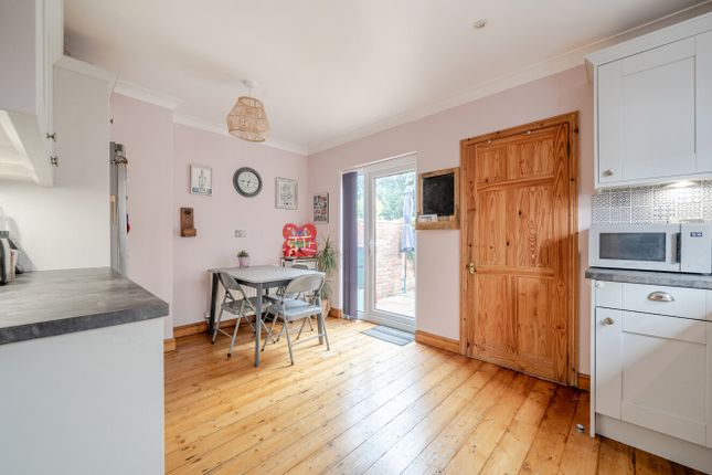 14, Beaconsfield Road, Surrey photo 2