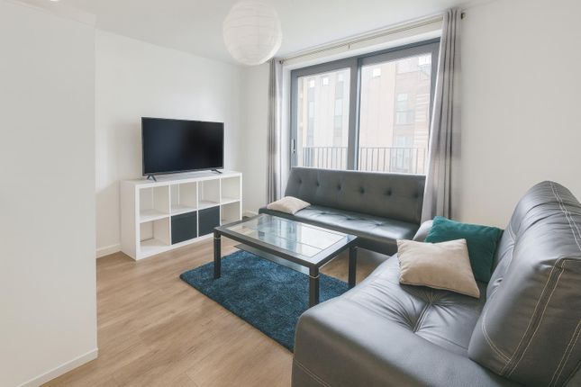 Flat 39, 2, Kingfisher Heights, Bramwell Way, London photo 2