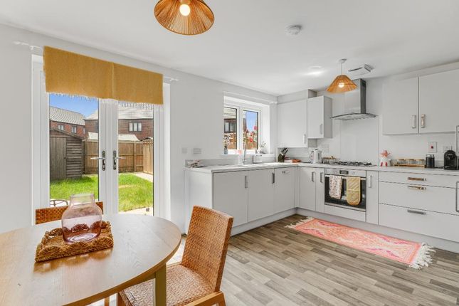 13, Winehouse Grove, Milton Keynes photo 4
