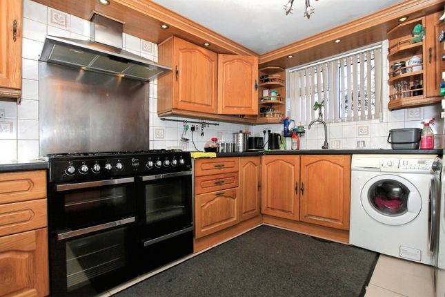 165, Watergall, Peterborough photo 3