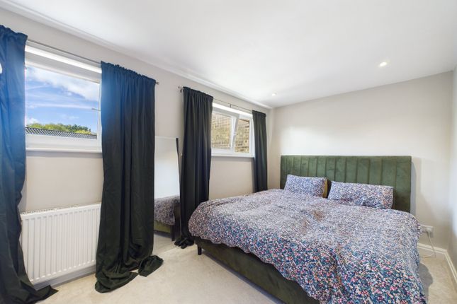 4, Lytham, Bracknell photo 4