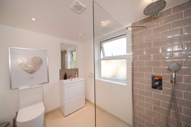9, Clarence road, london photo 4