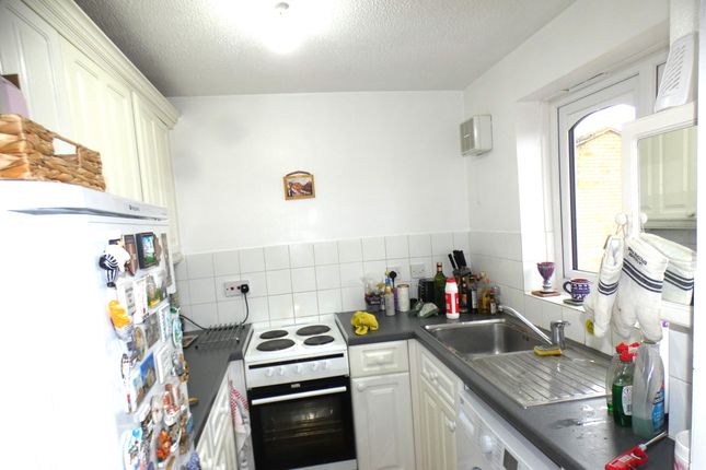 Flat 14c Chiswell Court, Sandown Road, Watford photo 4