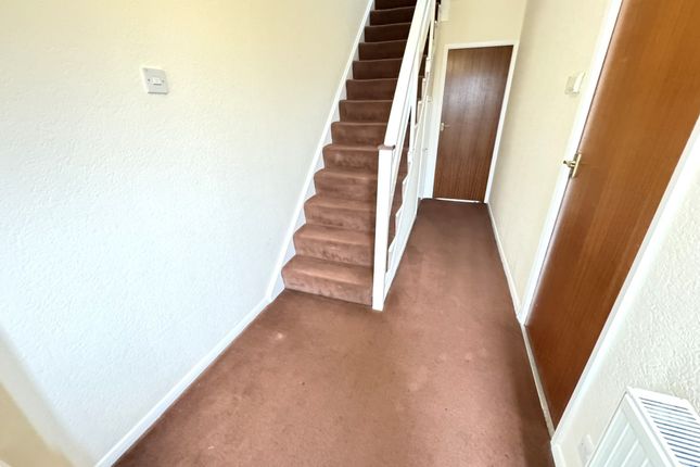 15 Hillcrest Gardens, Willenhall photo 3