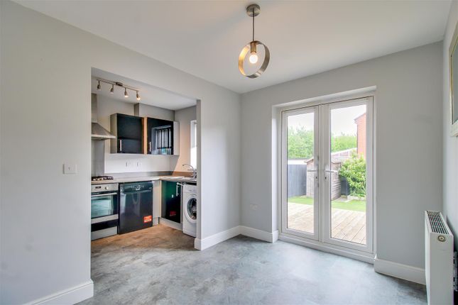 9, Abbey Close, Wakefield photo 2