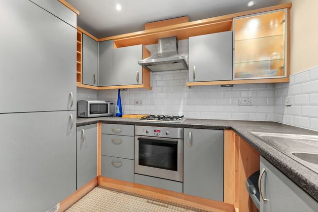 Apt 12, The Pines Hampton Court Way, Widnes photo 3