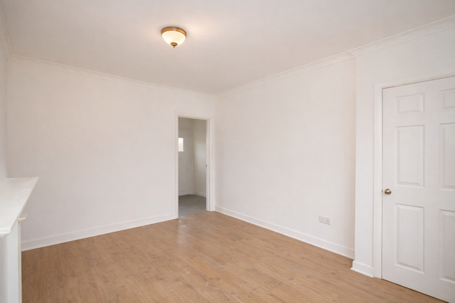 865 Moss Bank Way, Bolton photo 3