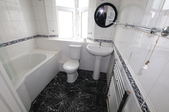 66 Newquay Road, London photo 4