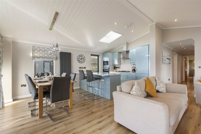 Swan Lake Lodge, 34 Penally Grange,, Penally, Pembrokeshire photo 2