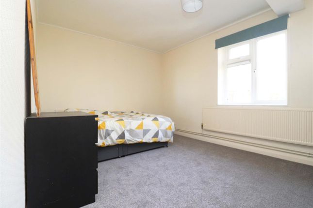 Flat for sale in Hatfield Road, St.Albans