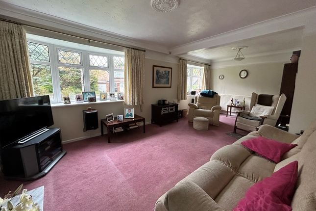 33, Lodge Drive, Southampton photo 2