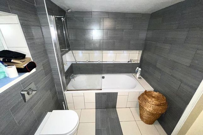 Flat 1, Manchester photo 5