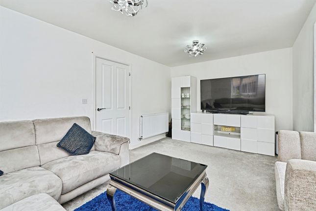 19, Rosehip Crescent, WALSALL photo 4