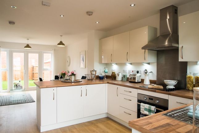 Kitchen 2.Jpg