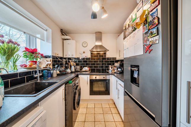 18, Fincham Close, Uxbridge photo 2