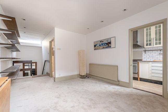 Thumbnail Flat for sale in Cambridge Street, London