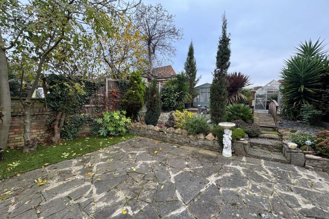 3-bed semi-detached on 109, Heron Hill, Belvedere, £425,000