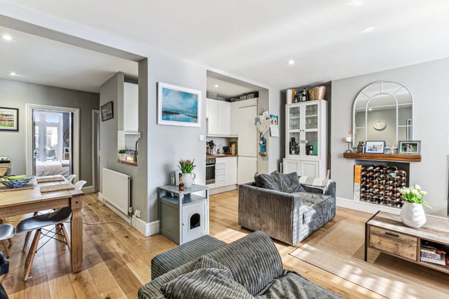 Flat for sale in Lavender Hill, London, United Kingdom