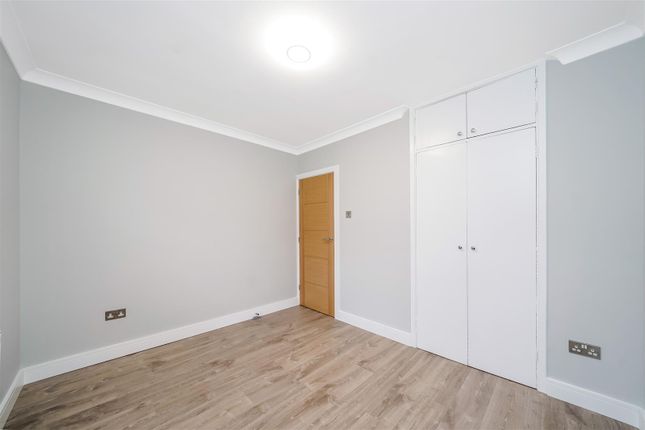 Flat to rent in Top House Rise, North Chingford