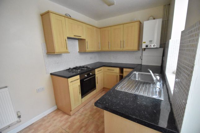 Terraced house to rent in Talbot Road, Luton, Bedfordshire