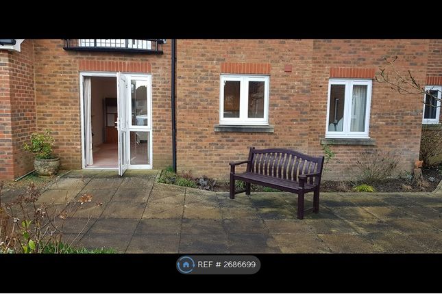 Easy Access To The Garden - Seating Outside Flat