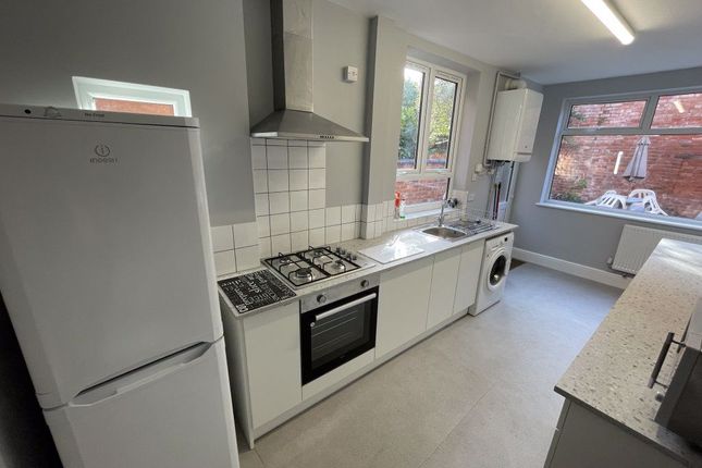 Thumbnail Property to rent in Thurlow Road, Leicester