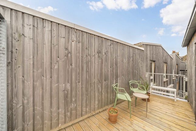 2 Highwood Court, 112A, High Street, London photo 4