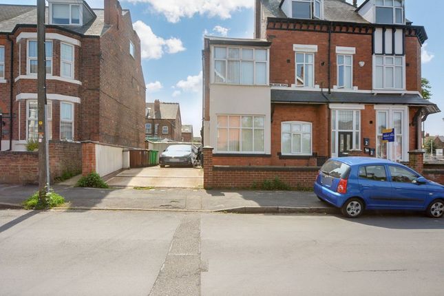 Thumbnail Flat to rent in Waldeck Road, Carrington, Nottingham