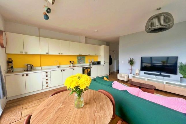 Flat 4 Ambassador House, 2 Cavendish Avenue, Harrow photo 2