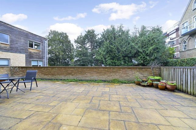 Flat for sale in Hitherbury Close, Guildford