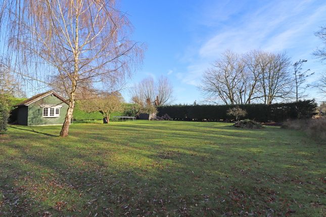 Sechelt, Gaston Street, East Bergholt photo 2