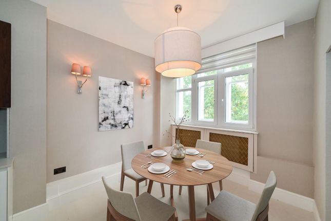Flat 25, Empire House, Thurloe Place, London photo 3