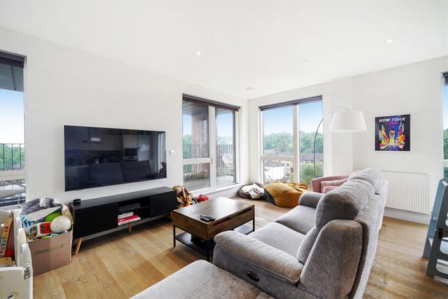 Thumbnail Flat for sale in Loampit Vale, Lewisham, London