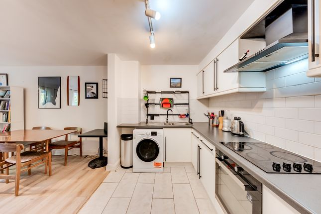 Flat 6-g1, Kempton Court, Durward Street, London photo 3