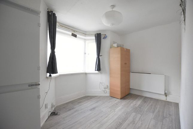 353b Upton Lane, London photo 2