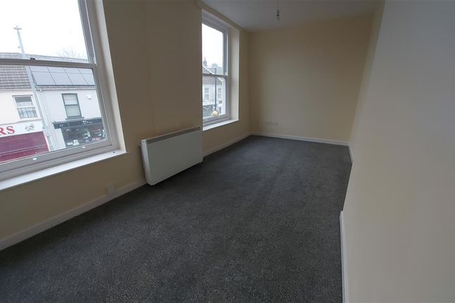 1-bed flat on SWANSEA, £1,500/mo